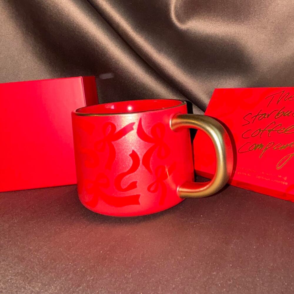 💚 Starbucks red mug in gift box